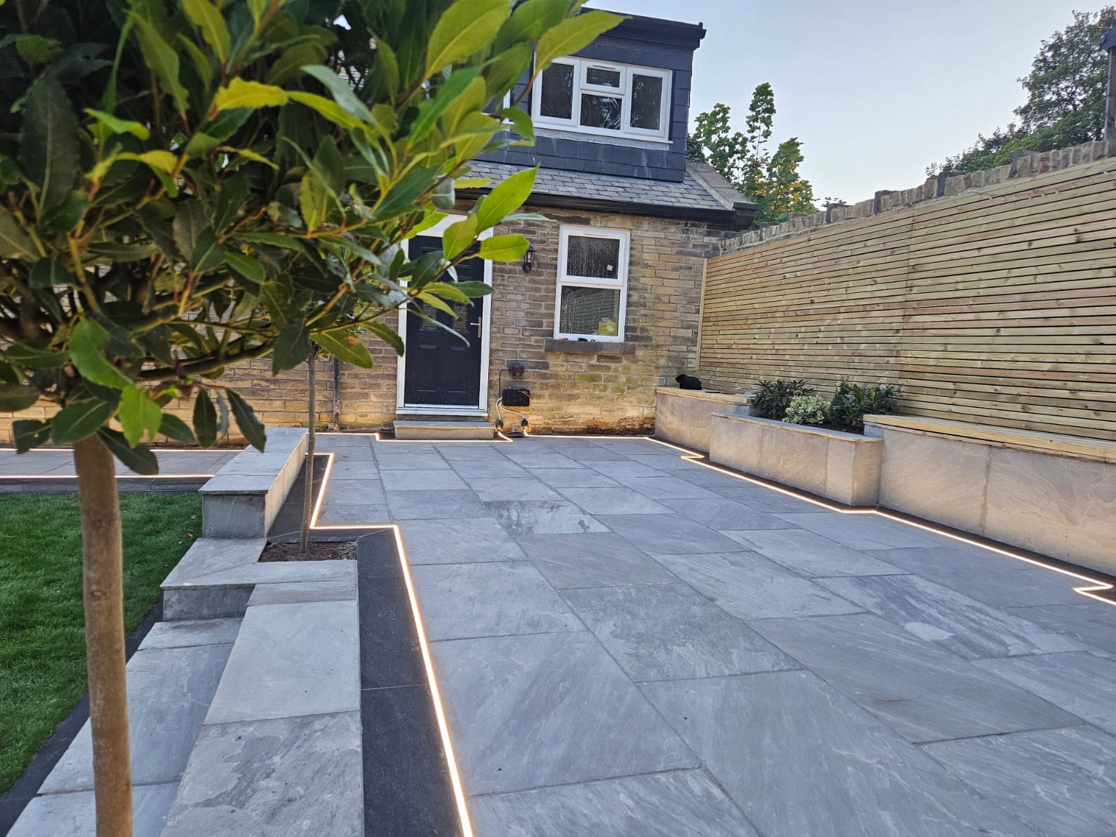 Outdoor IP67 In-Ground LED Strip Light Kit, 24V COB CRI90, 3000K–6500K, 10–50m, Aluminium Housing & Drivers Included