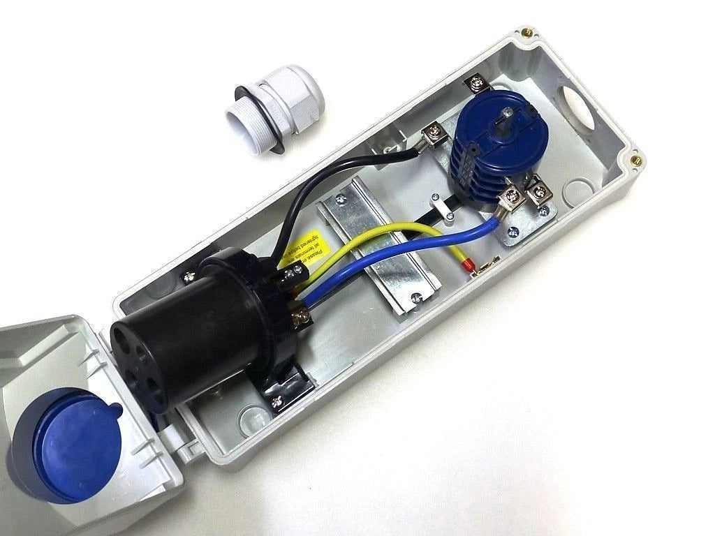 ESR IP67 63A 2 Pin + Earth Industrial Switched Interlock Socket 200V - 250V