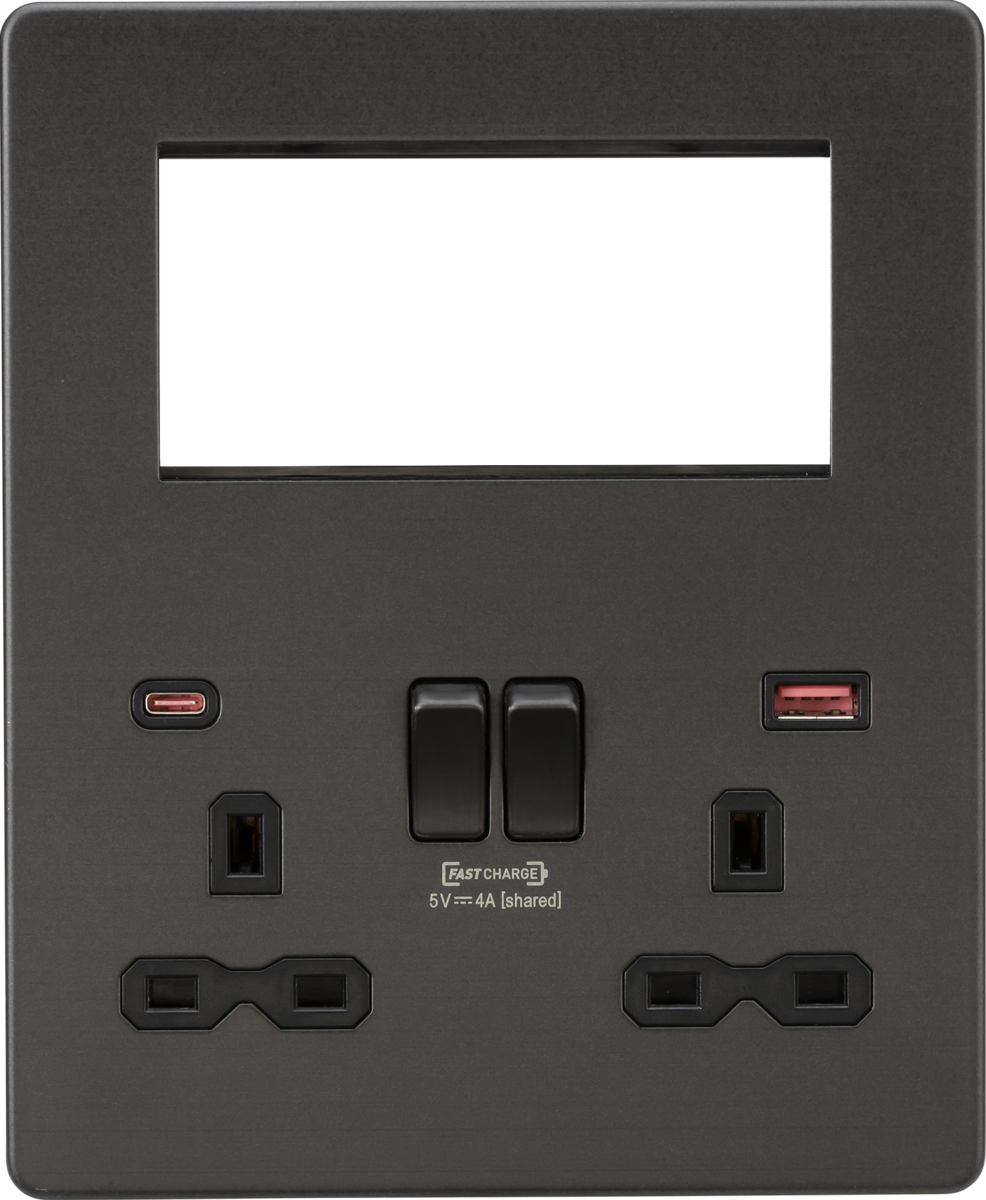 Knightsbridge Screwless Small Multimedia Combination Plate with FASTCHARGE