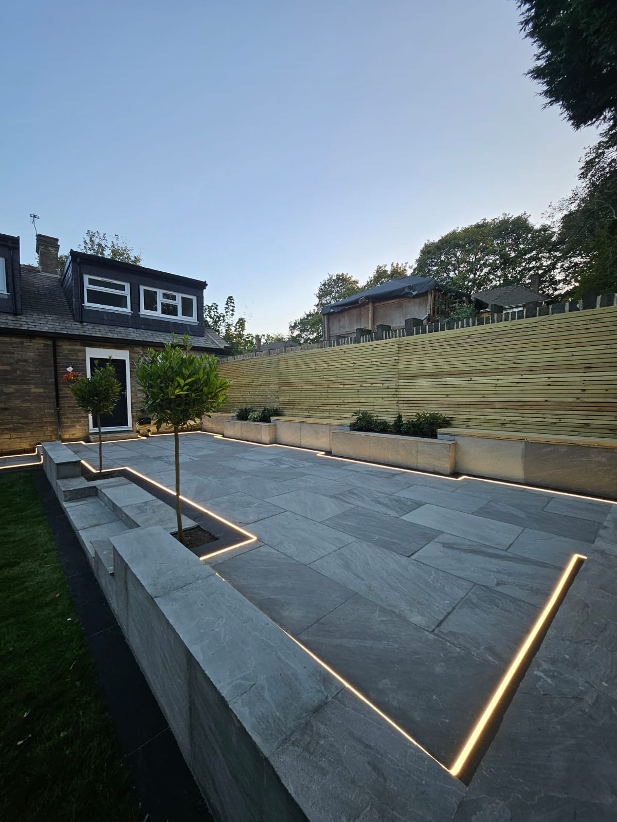 Outdoor IP67 In-Ground LED Strip Light Kit, 24V COB CRI90, 3000K–6500K, 10–50m, Aluminium Housing & Drivers Included